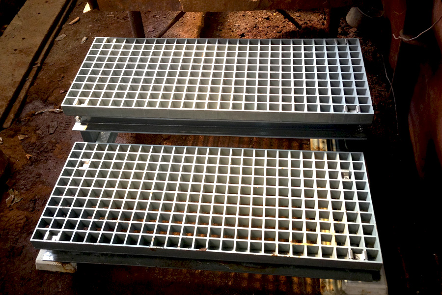 グレーチング階段